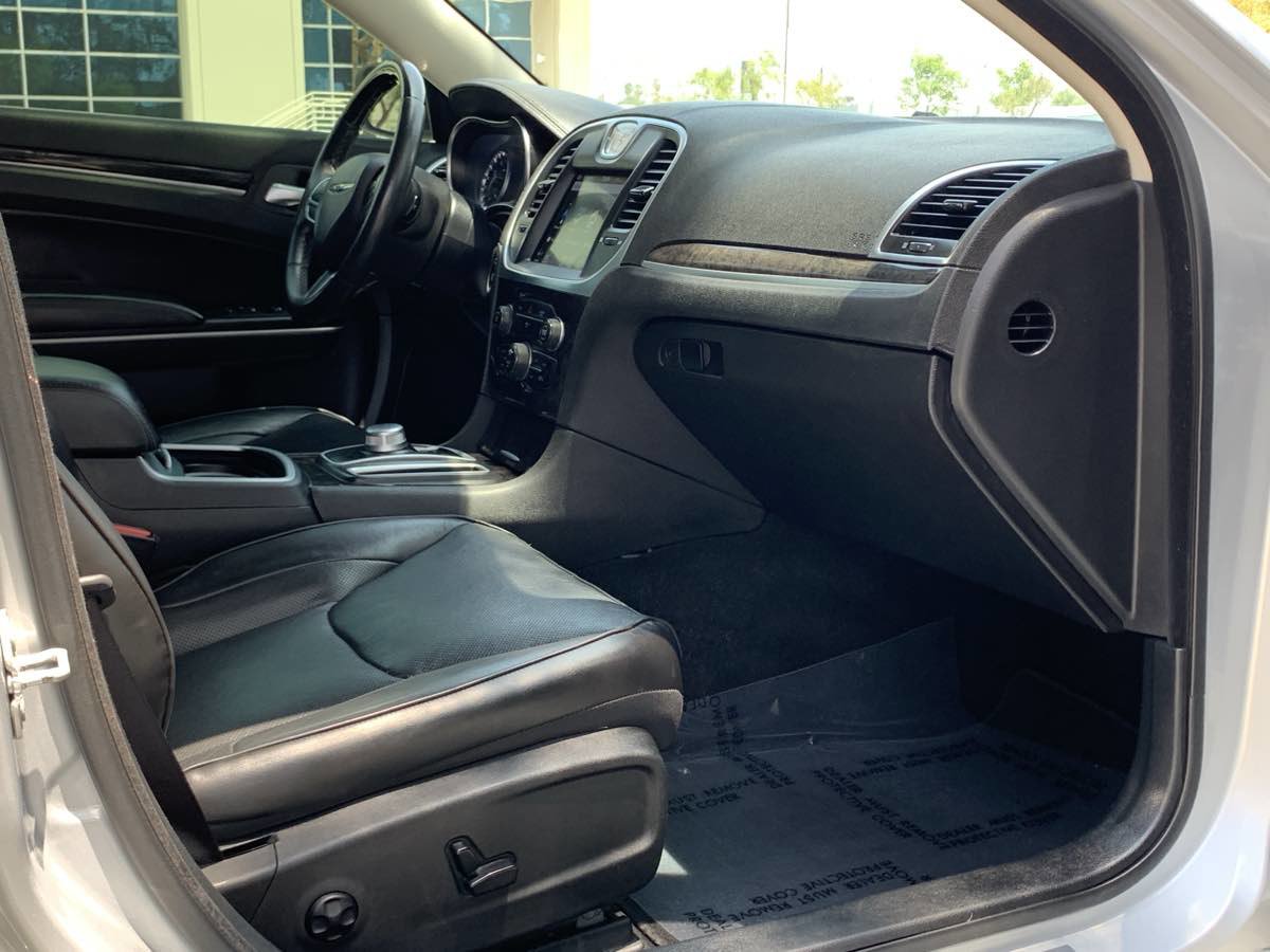 Used 2020 Chrysler 300 Limited image 26