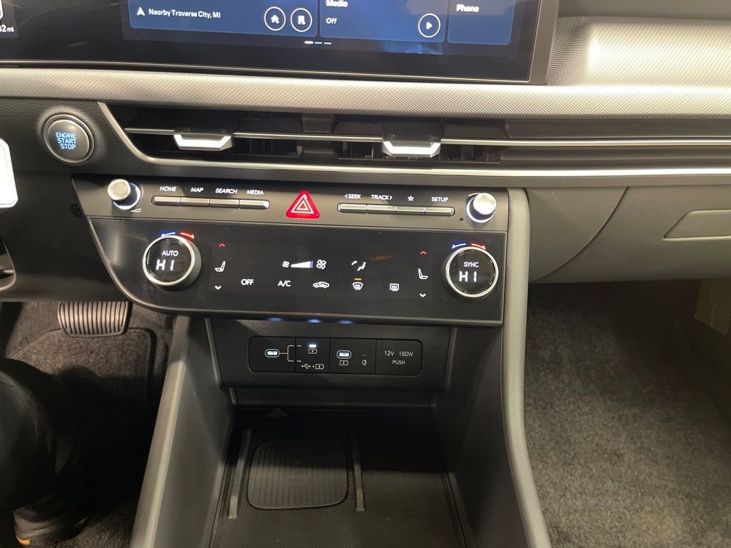 Certified 2024 Hyundai Sonata SEL w/ Convenience Package image 18