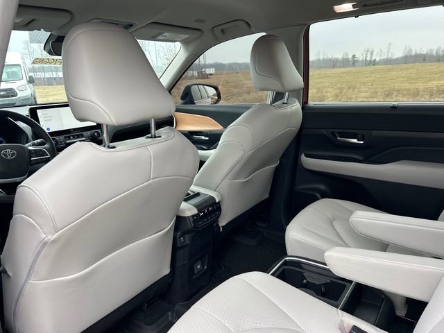 Used 2024 Toyota Grand Highlander Limited image 40