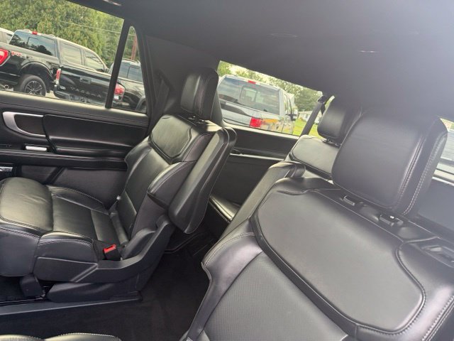 Used 2025 Ford Expedition Max Platinum w/ Stealth Appearance Package AWD/4WD image 34