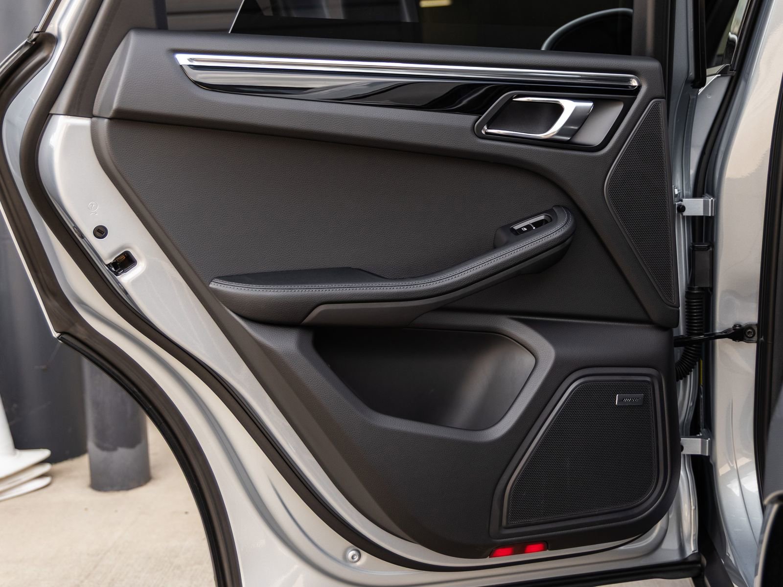 Certified 2026 Porsche Macan AWD/4WD image 35