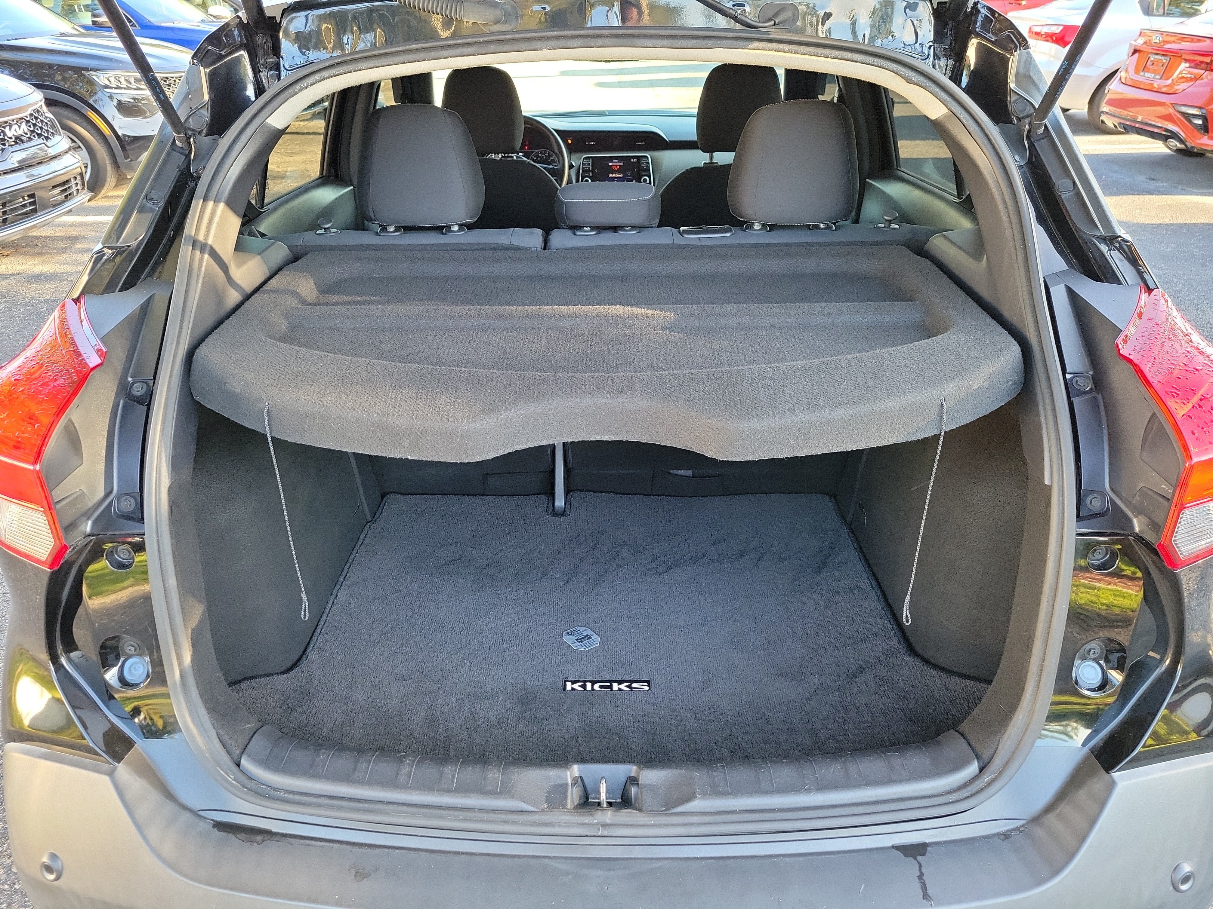 Used 2020 Nissan Kicks SV FWD image 14
