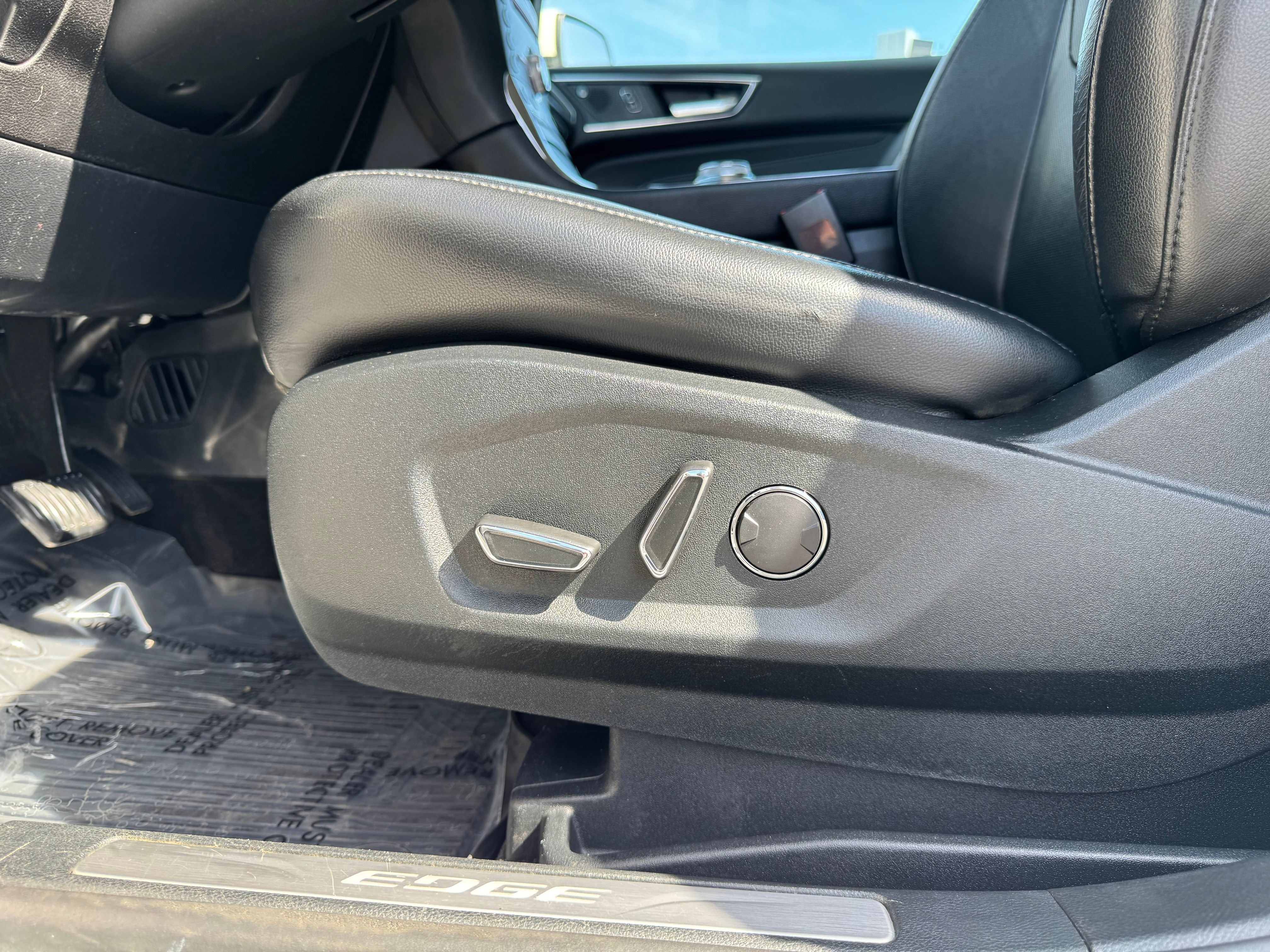 Certified 2019 Ford Edge Titanium w/ Equipment Group 301A AWD/4WD image 44
