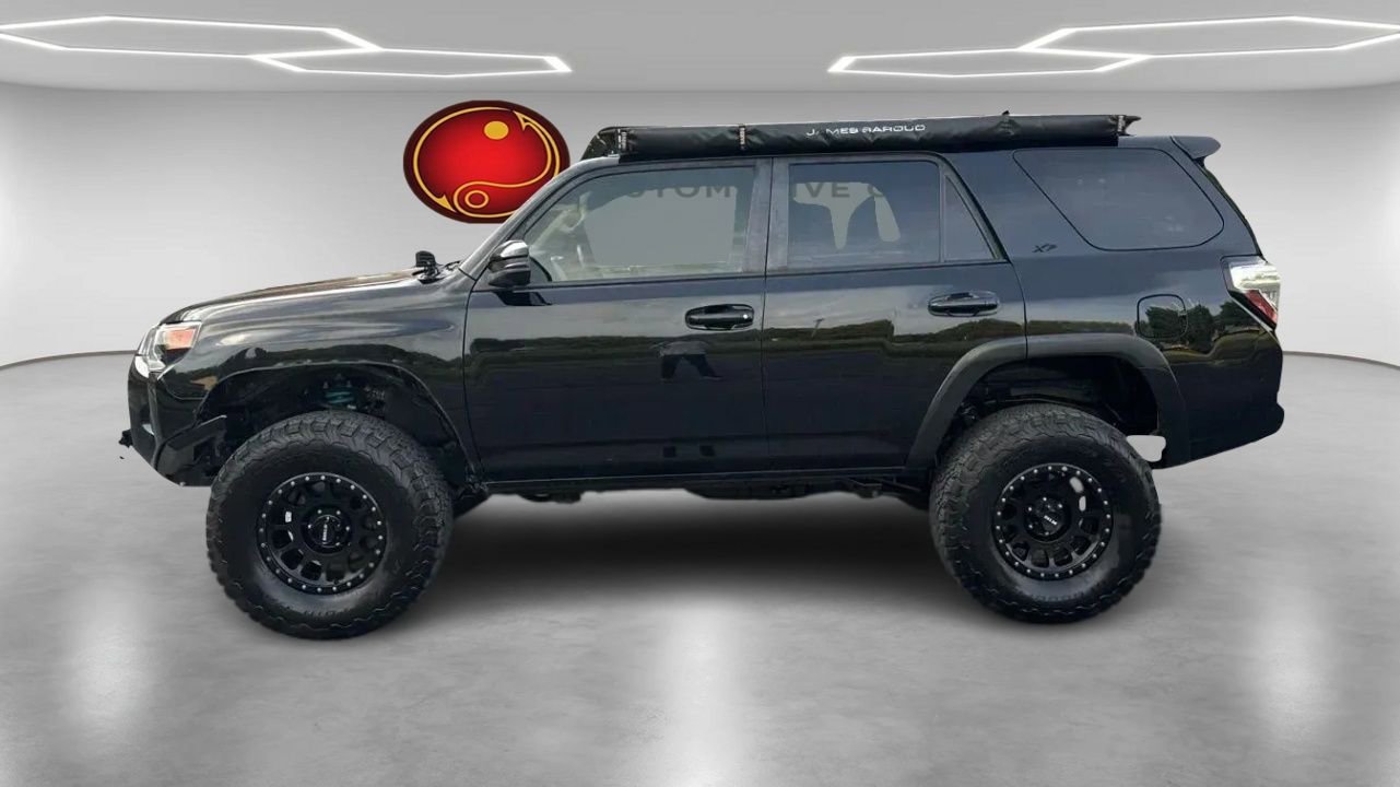 Used 2020 Toyota 4Runner SR5 Premium w/ Moonroof Package AWD/4WD image 2
