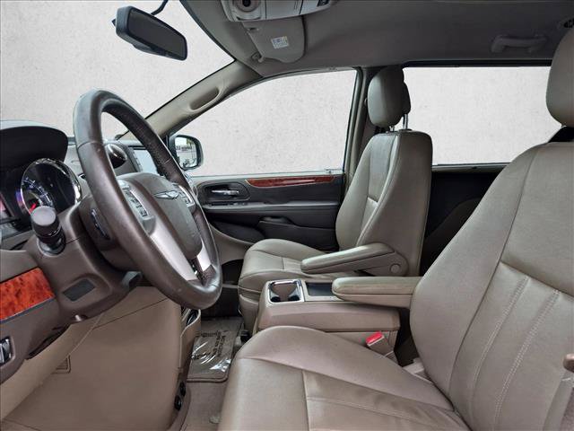 Used 2015 Chrysler Town & Country Touring FWD image 16