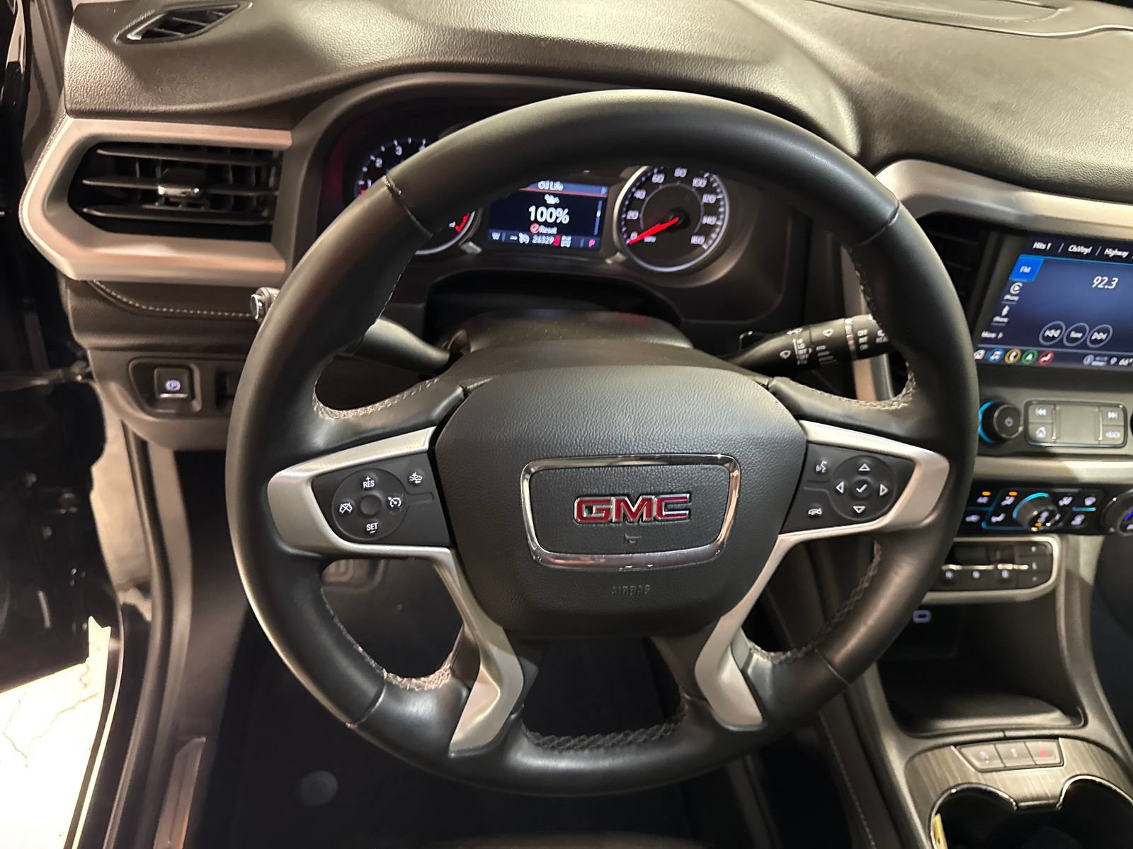 Used 2023 GMC Acadia SLT AWD/4WD image 19