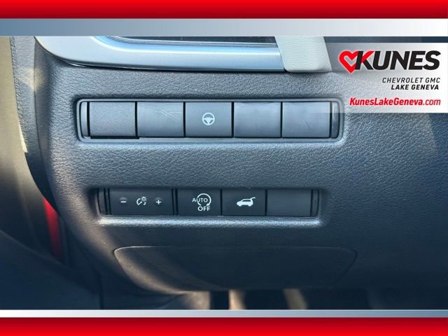 Used 2025 Nissan Rogue SV image 44