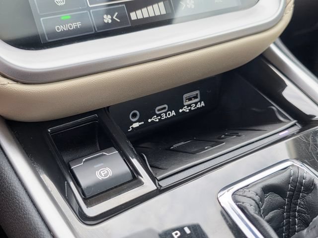 Certified 2025 Subaru Outback Limited AWD/4WD image 36