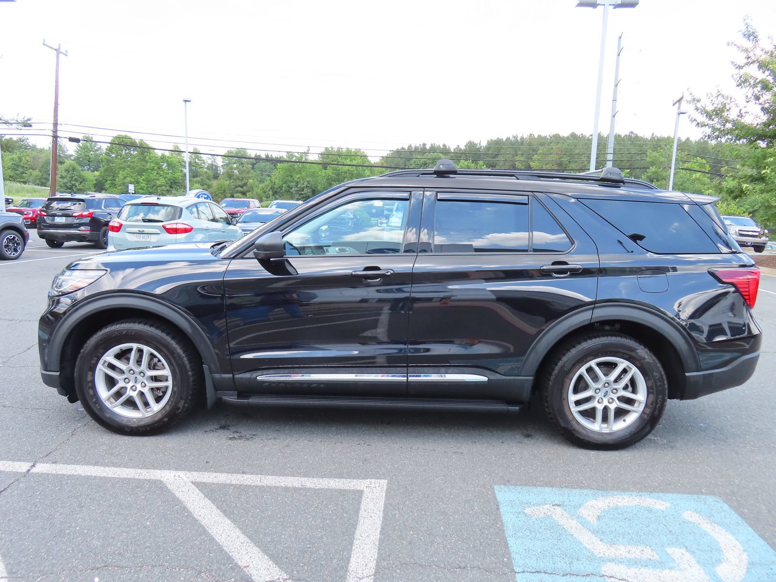 Certified 2025 Ford Explorer Active AWD/4WD image 9
