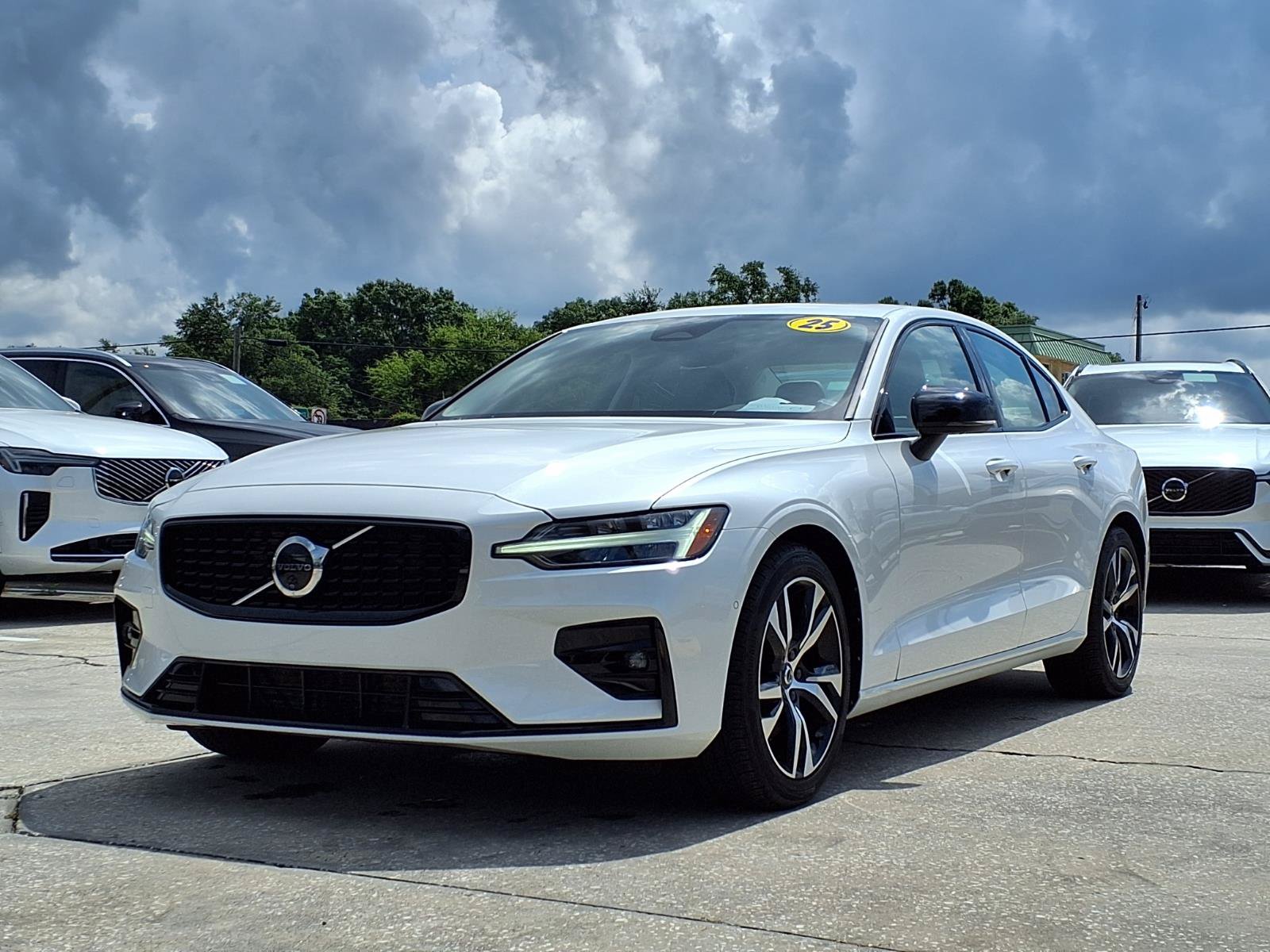 Certified 2025 Volvo S60 B5 Plus AWD/4WD image 3