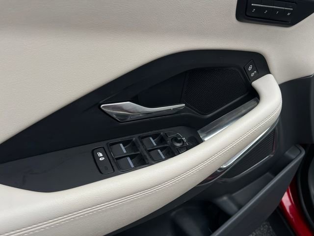 Used 2019 Jaguar E-PACE SE image 11
