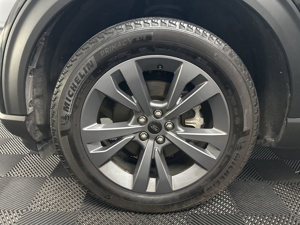 Used 2023 Ford Explorer XLT w/ Equipment Group 202A AWD/4WD image 40