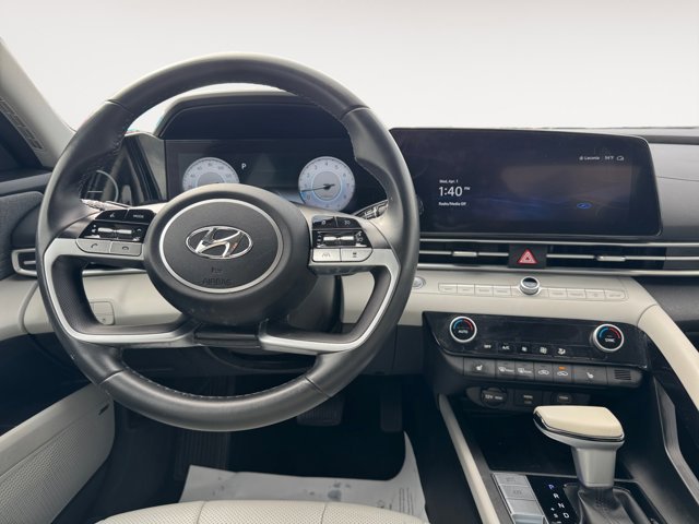 Used 2023 Hyundai Elantra Limited image 12