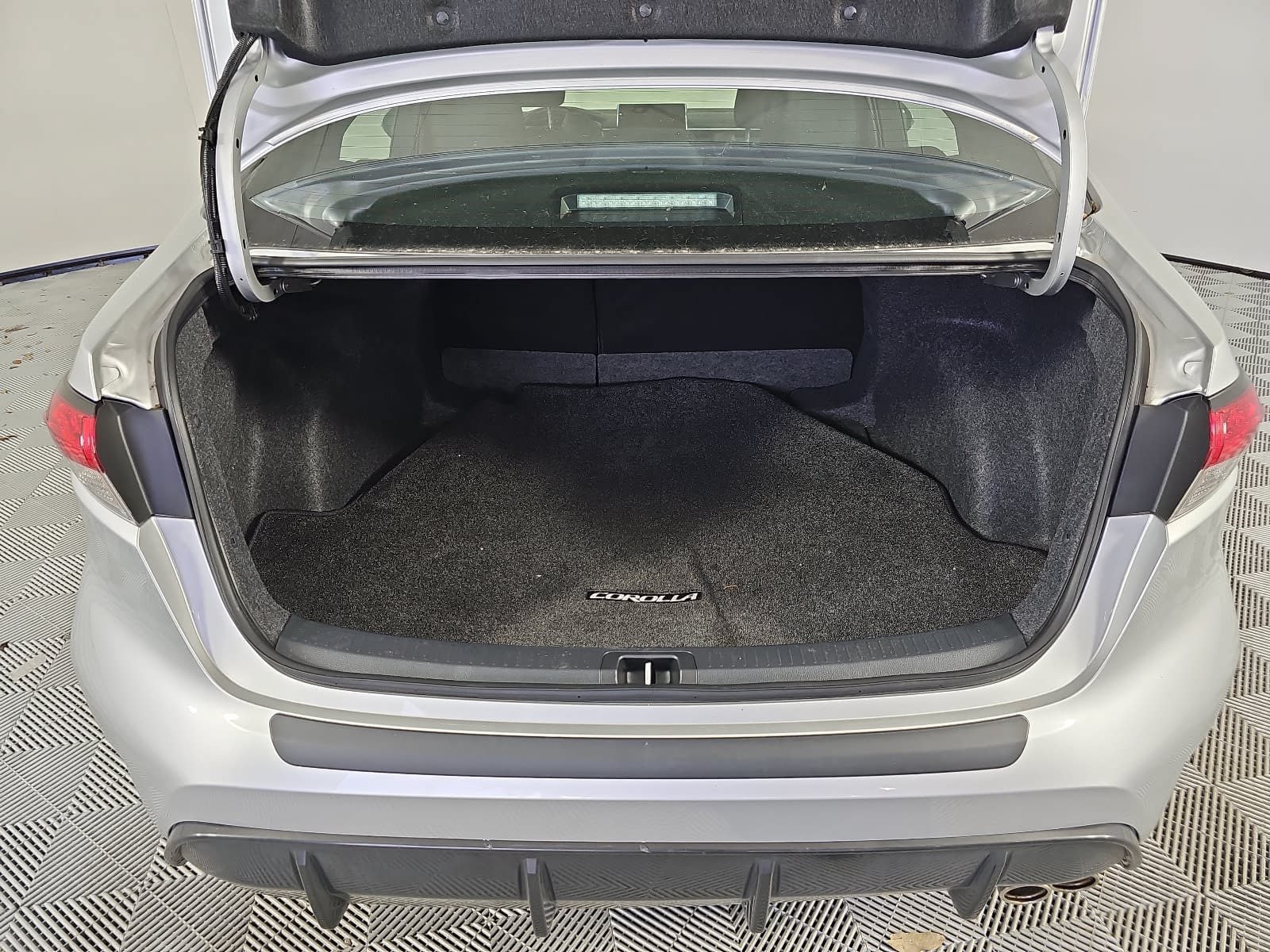 Used 2025 Toyota Corolla SE FWD image 10