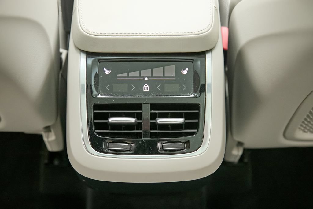 Certified 2024 Volvo XC90 B6 Ultimate w/ Protection Package Premier AWD/4WD image 25