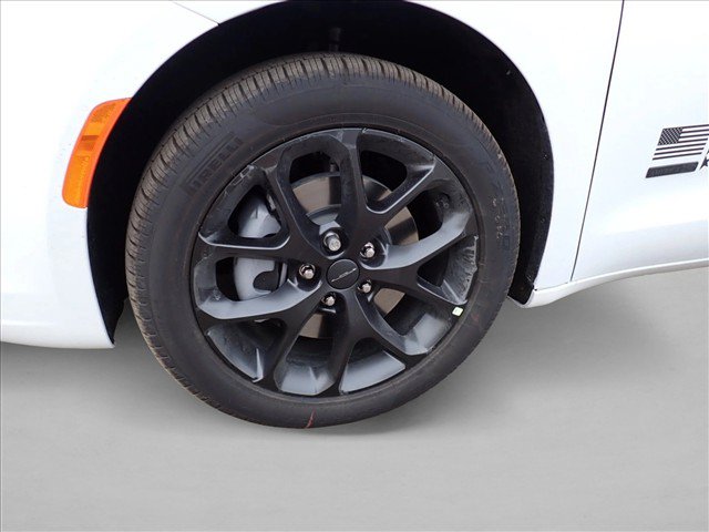 New 2027 Chrysler Pacifica Select AWD/4WD image 7