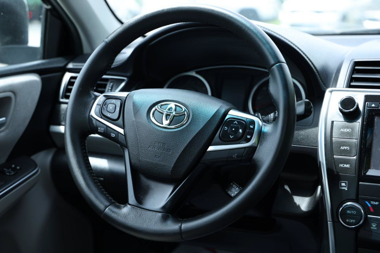 Used 2017 Toyota Camry XSE FWD image 12