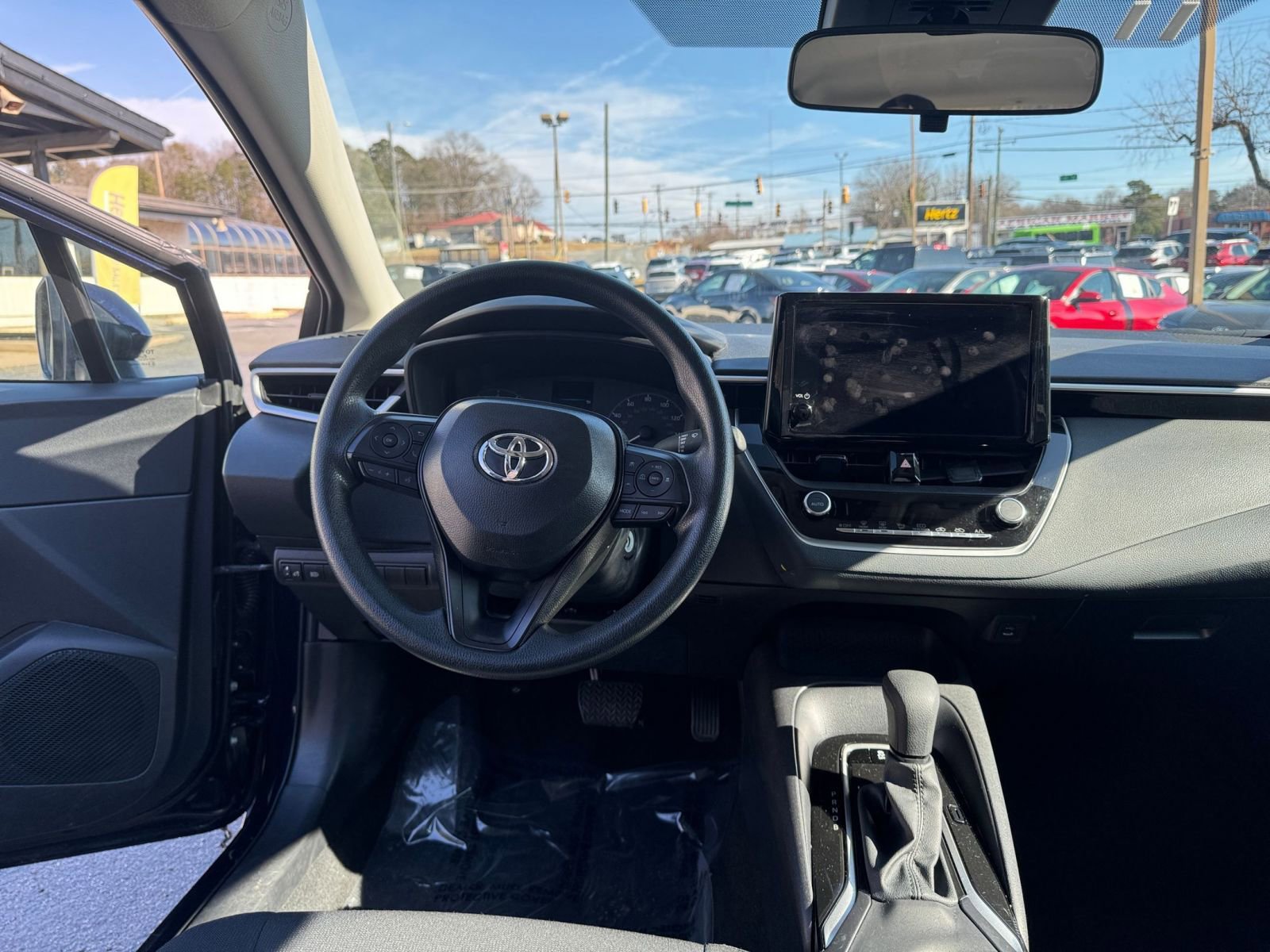 Used 2025 Toyota Corolla LE image 28