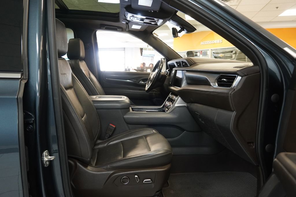 Used 2021 GMC Yukon XL Denali w/ Denali Premium Package image 30