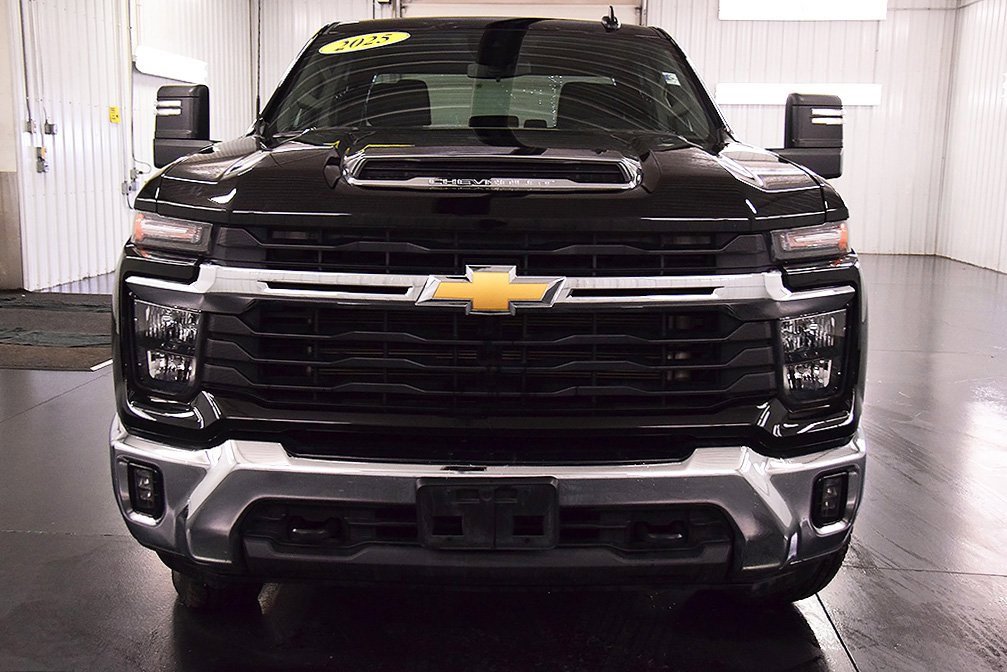 Used 2025 Chevrolet Silverado 2500 LT w/ Convenience Package image 2