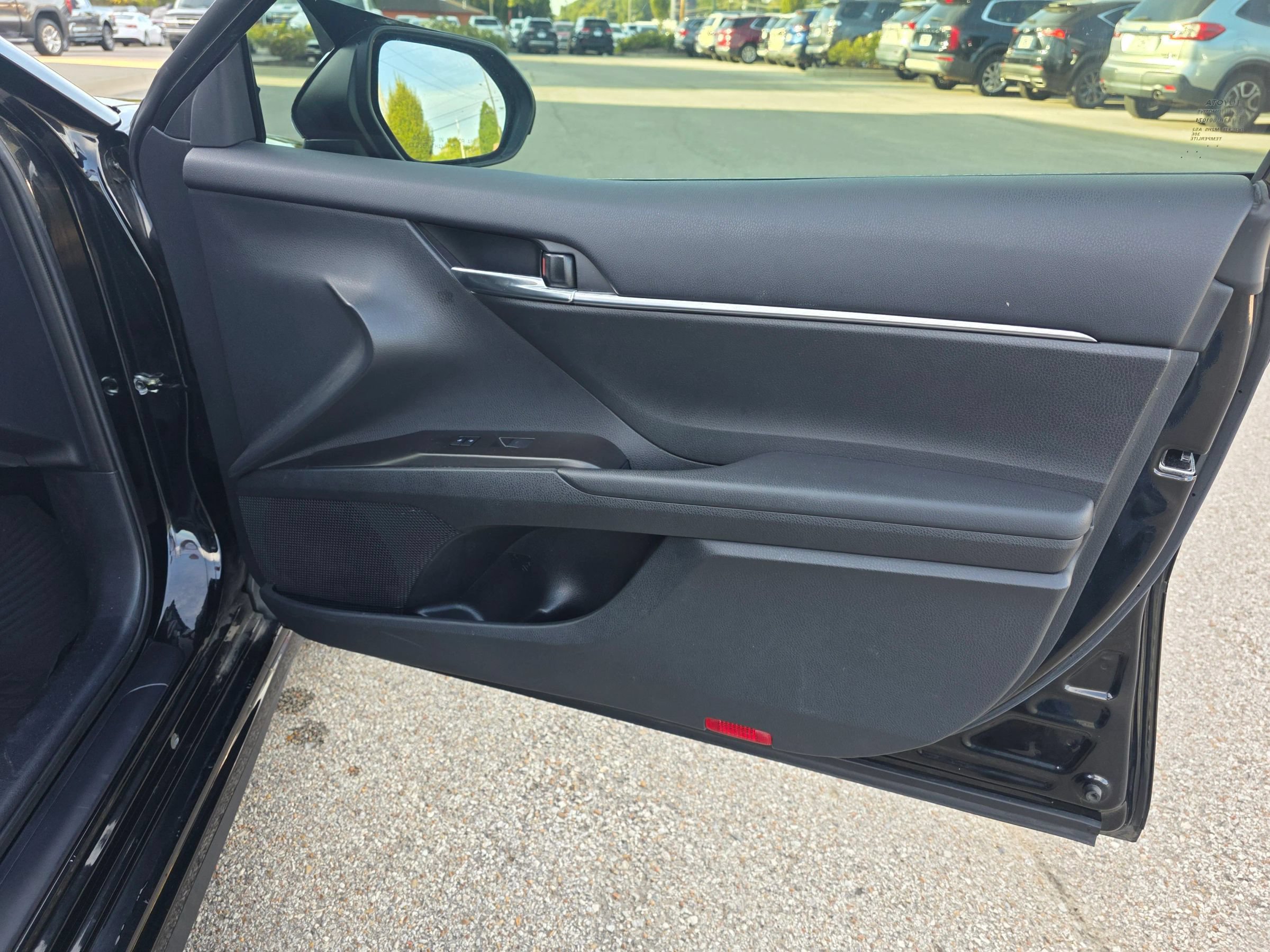 Used 2024 Toyota Camry SE FWD image 5