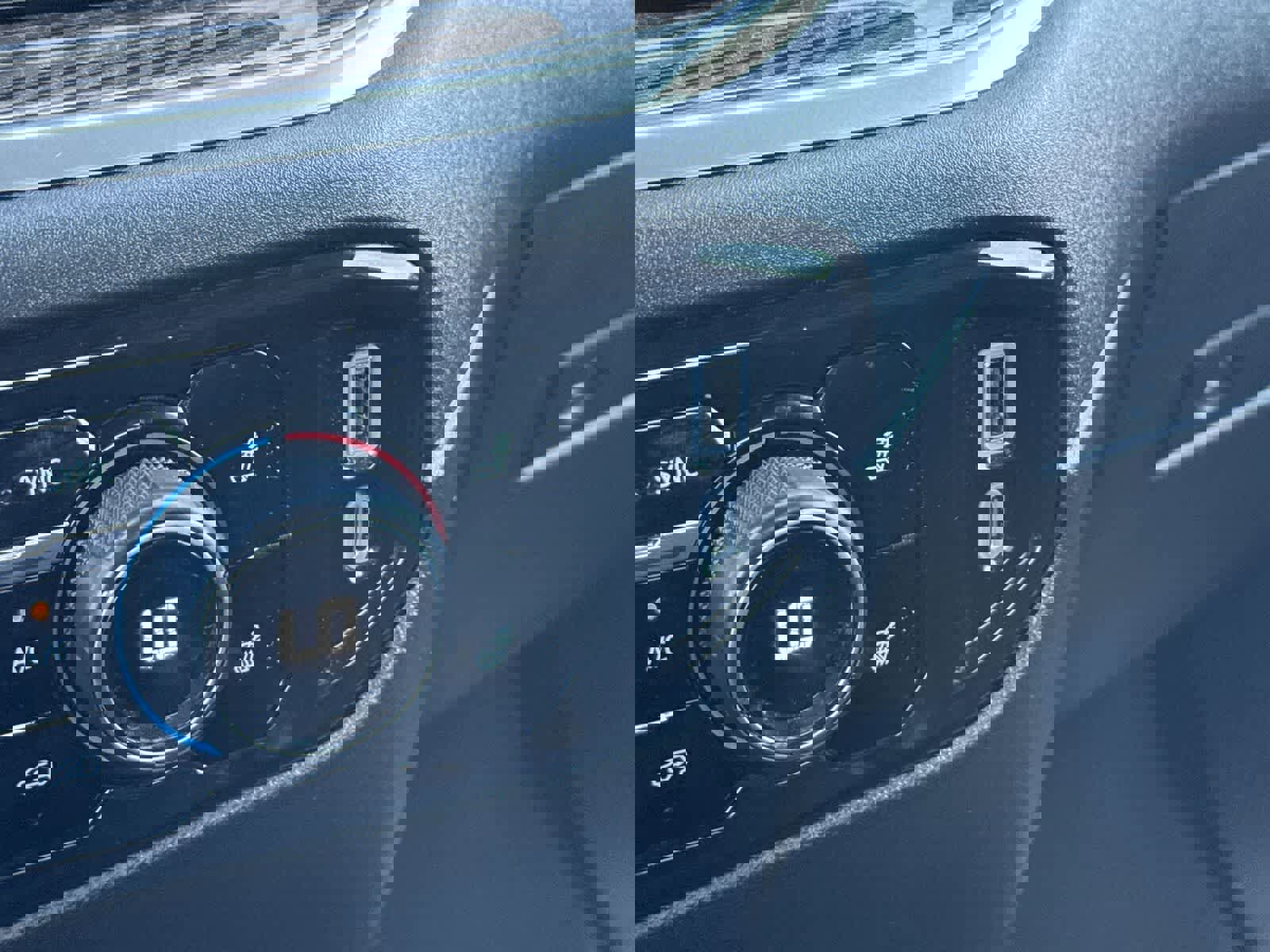 Used 2025 Chevrolet Silverado 1500 LT image 25