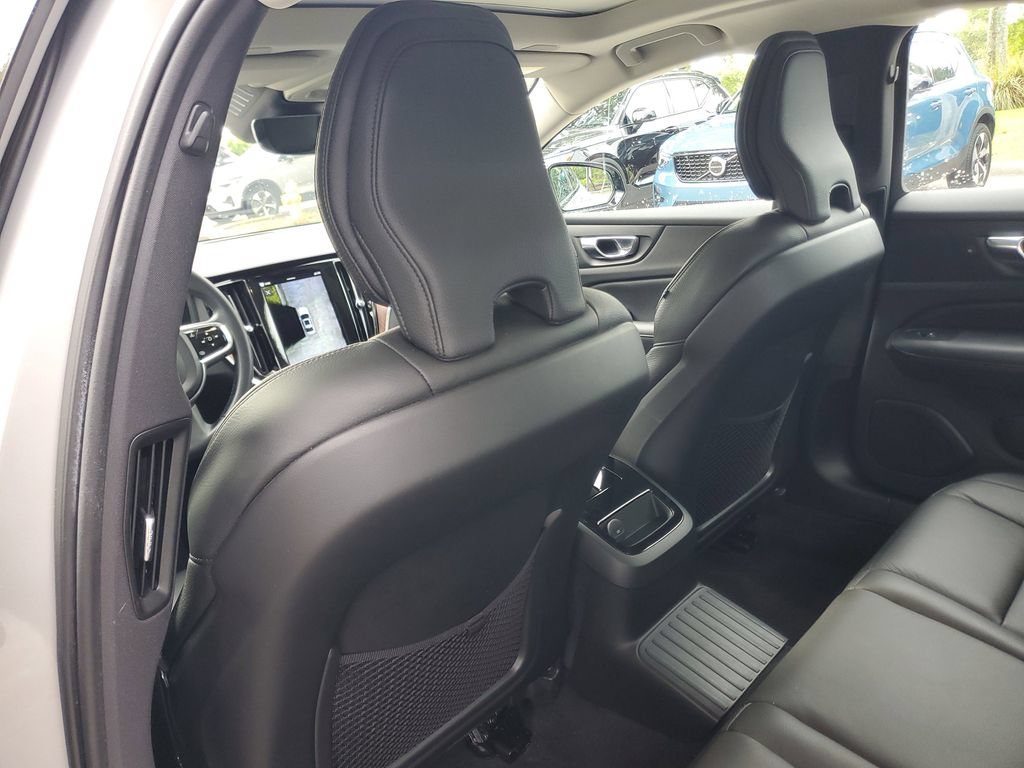 Certified 2023 Volvo S60 T8 Plus AWD/4WD image 11