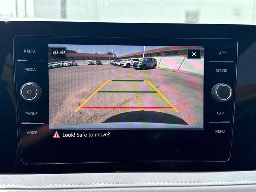 New 2025 Volkswagen Taos SE image 21