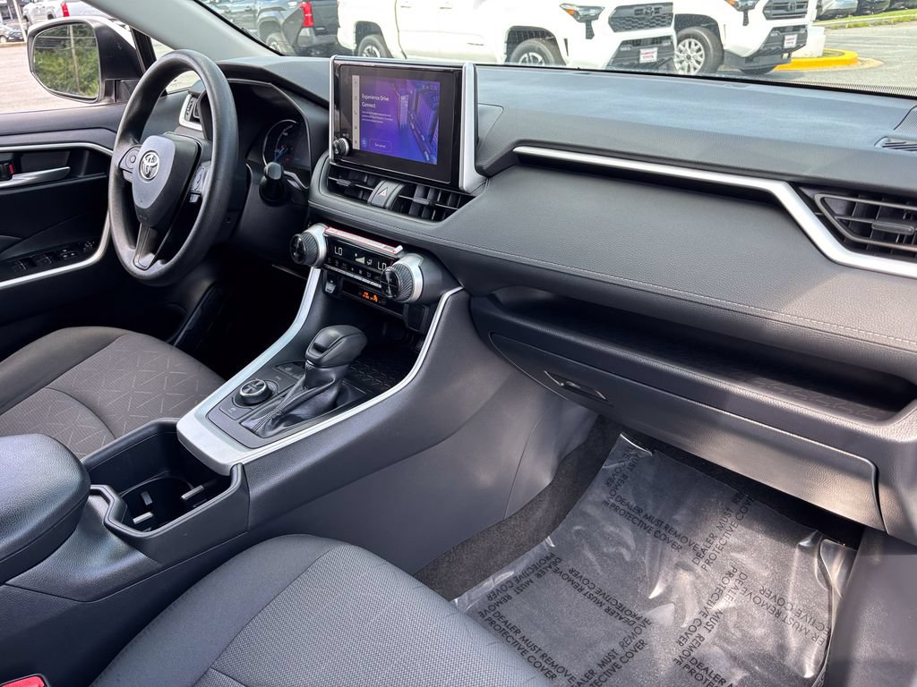 Used 2025 Toyota RAV4 XLE AWD/4WD image 36