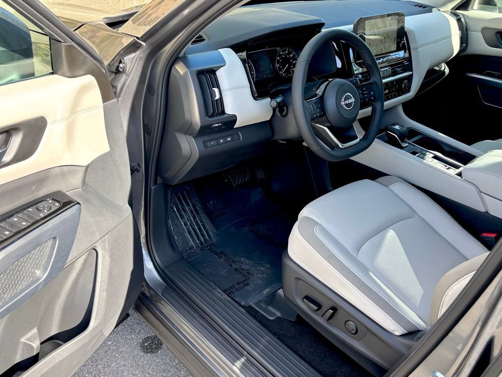 New 2025 Nissan Pathfinder SL FWD image 7