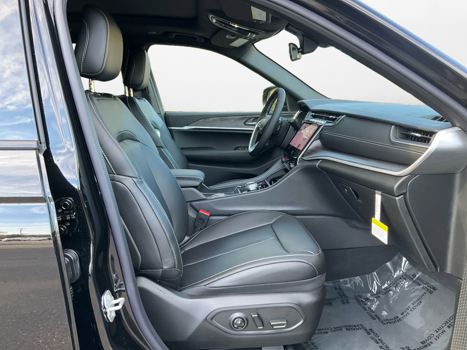 New 2025 Jeep Grand Cherokee L Limited w/ Trailer Tow Package image 15