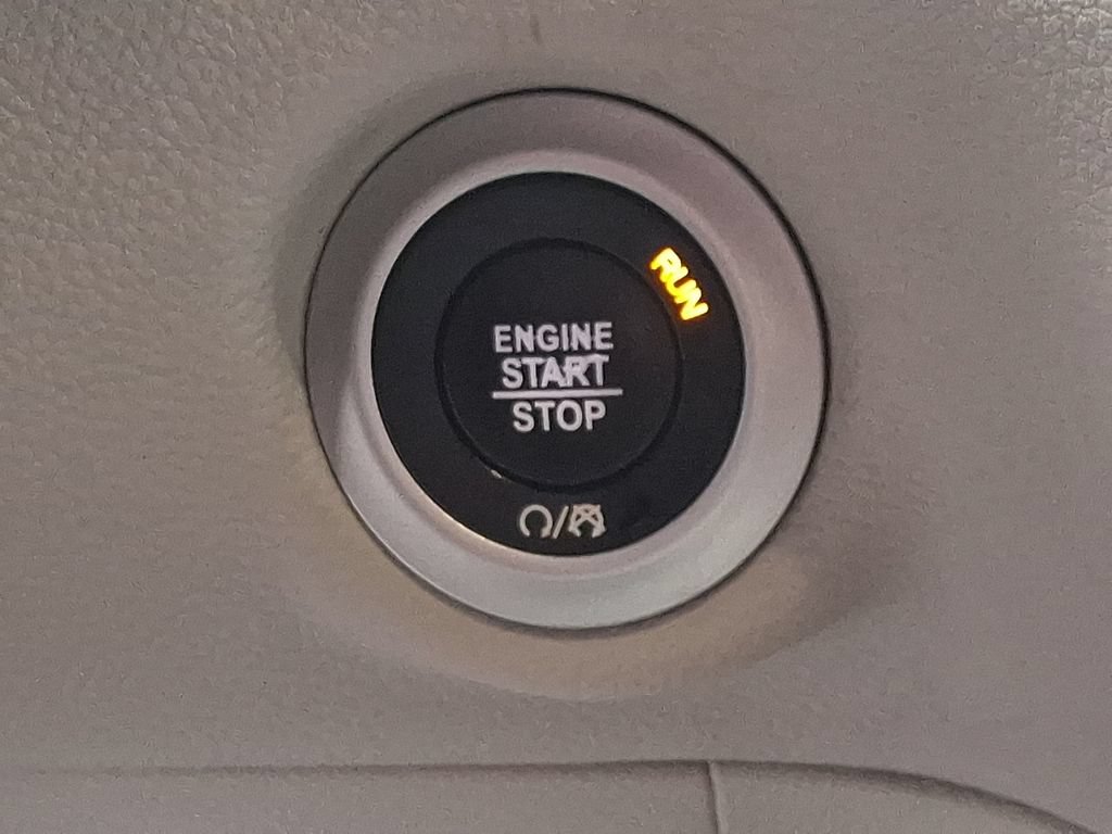 Used 2021 Chrysler Pacifica Touring-L FWD image 23