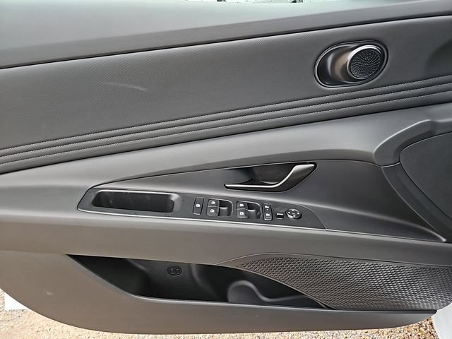 Used 2025 Hyundai Elantra SEL FWD image 11