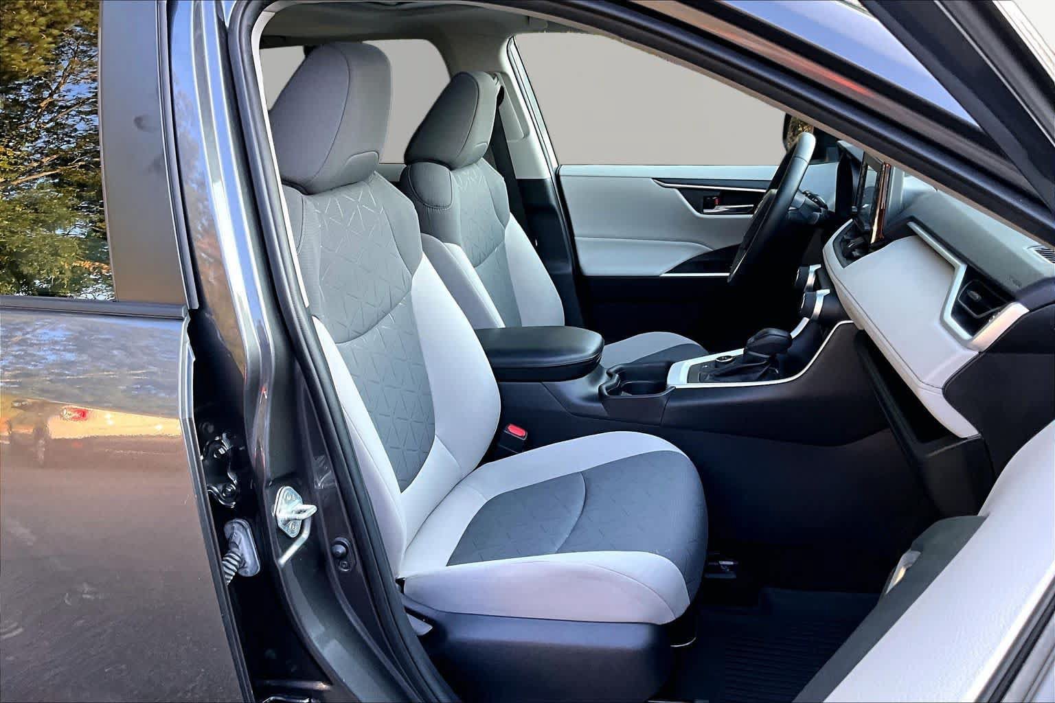 Certified 2021 Toyota RAV4 XLE w/ Convenience Package AWD/4WD image 9