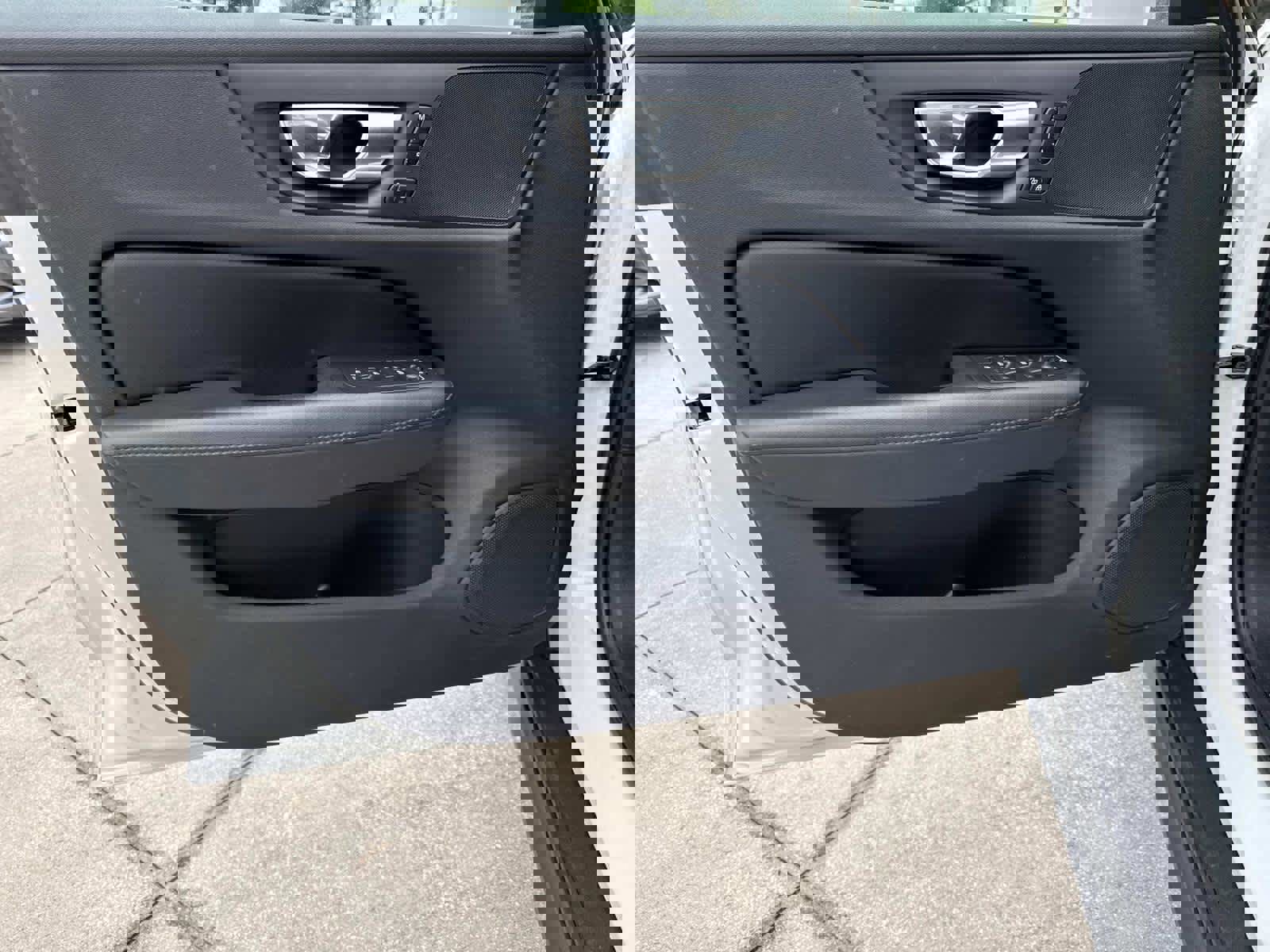 Used 2023 Volvo V60 B5 Cross Country Plus image 15