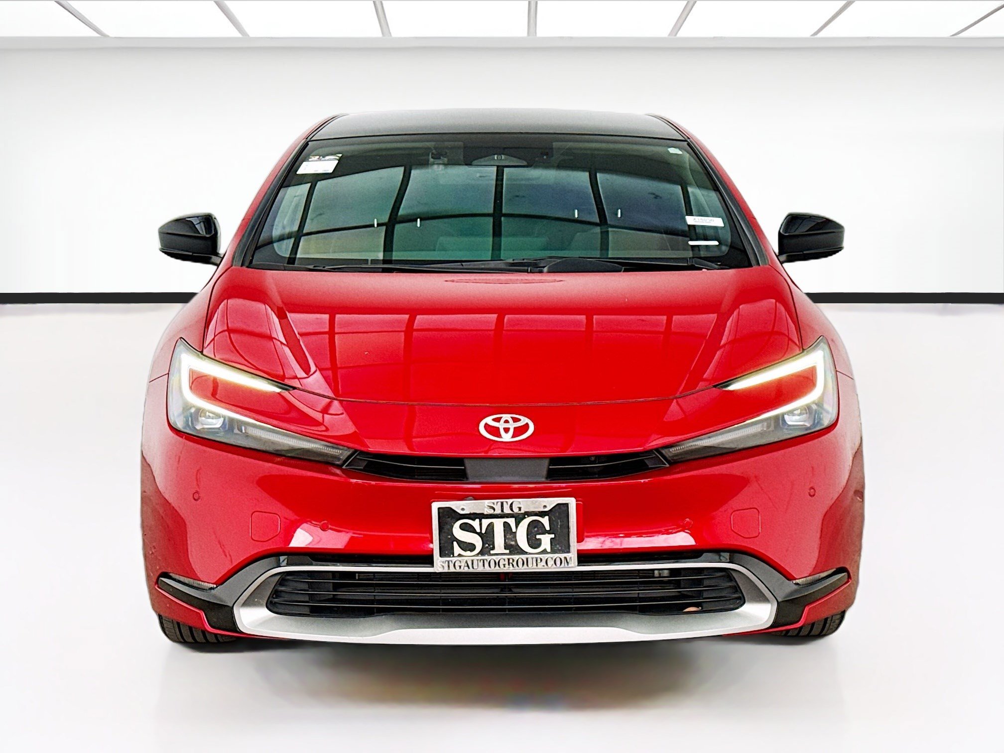 Used 2023 Toyota Prius Limited FWD image 2