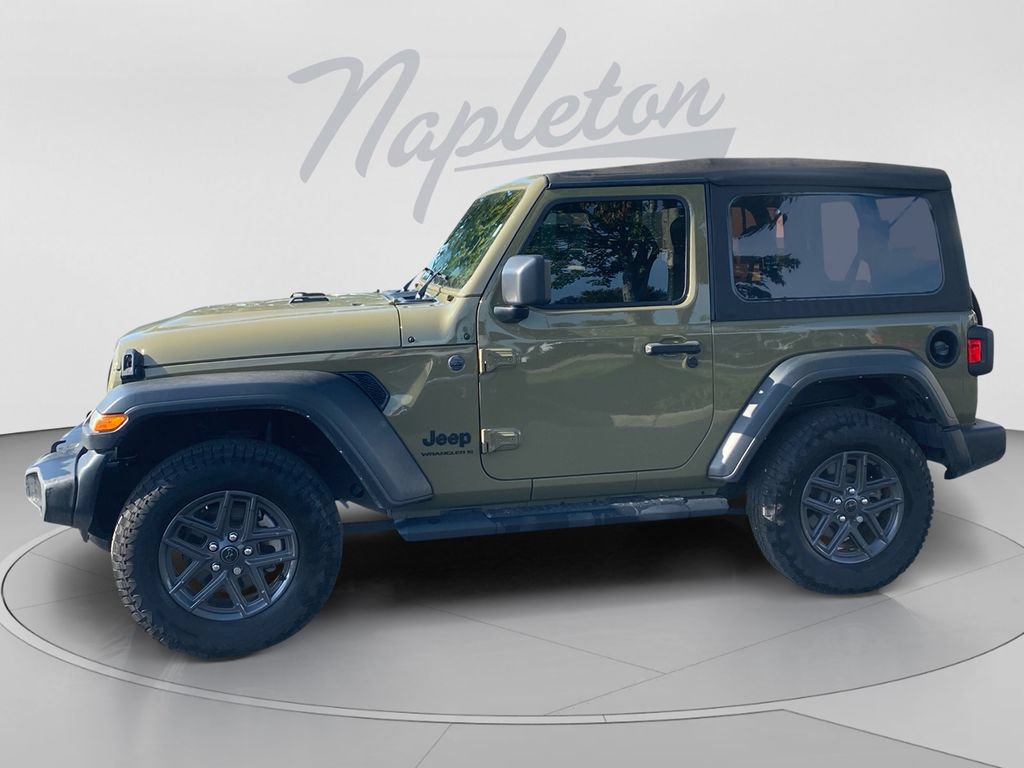Used 2025 Jeep Wrangler Sport AWD/4WD image 2