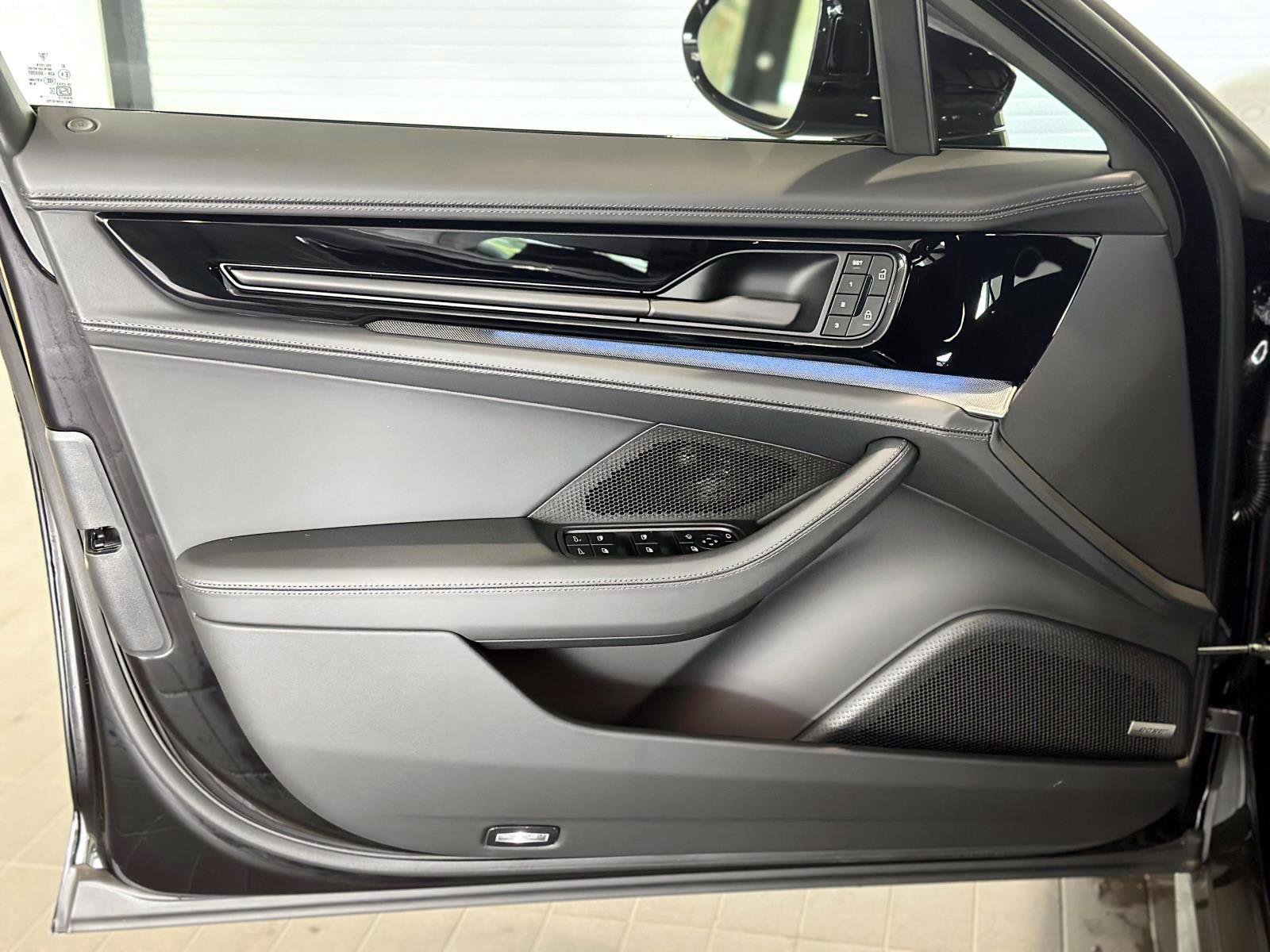 New 2025 Porsche Panamera 4 image 17