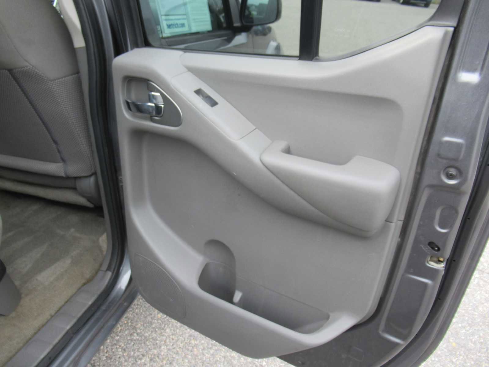 Used 2016 Nissan Frontier SV AWD/4WD image 17