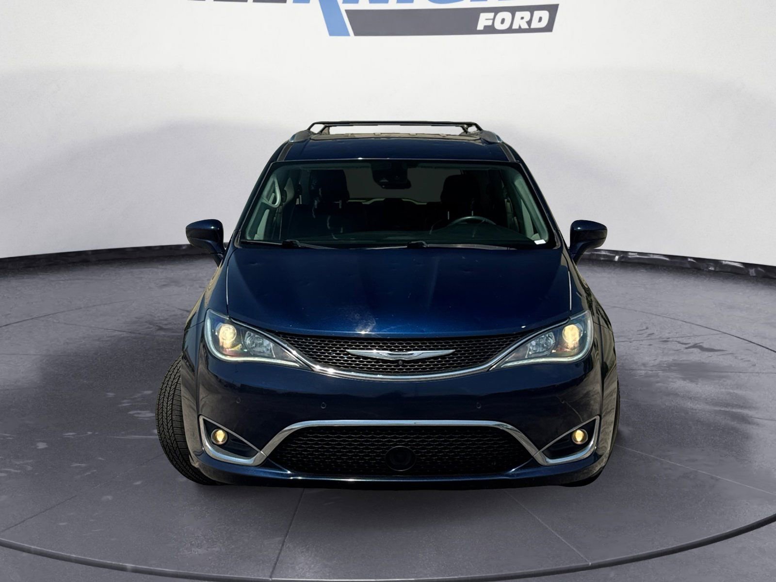 Used 2017 Chrysler Pacifica Touring-L Plus w/ Advanced Safetytec Group FWD image 8
