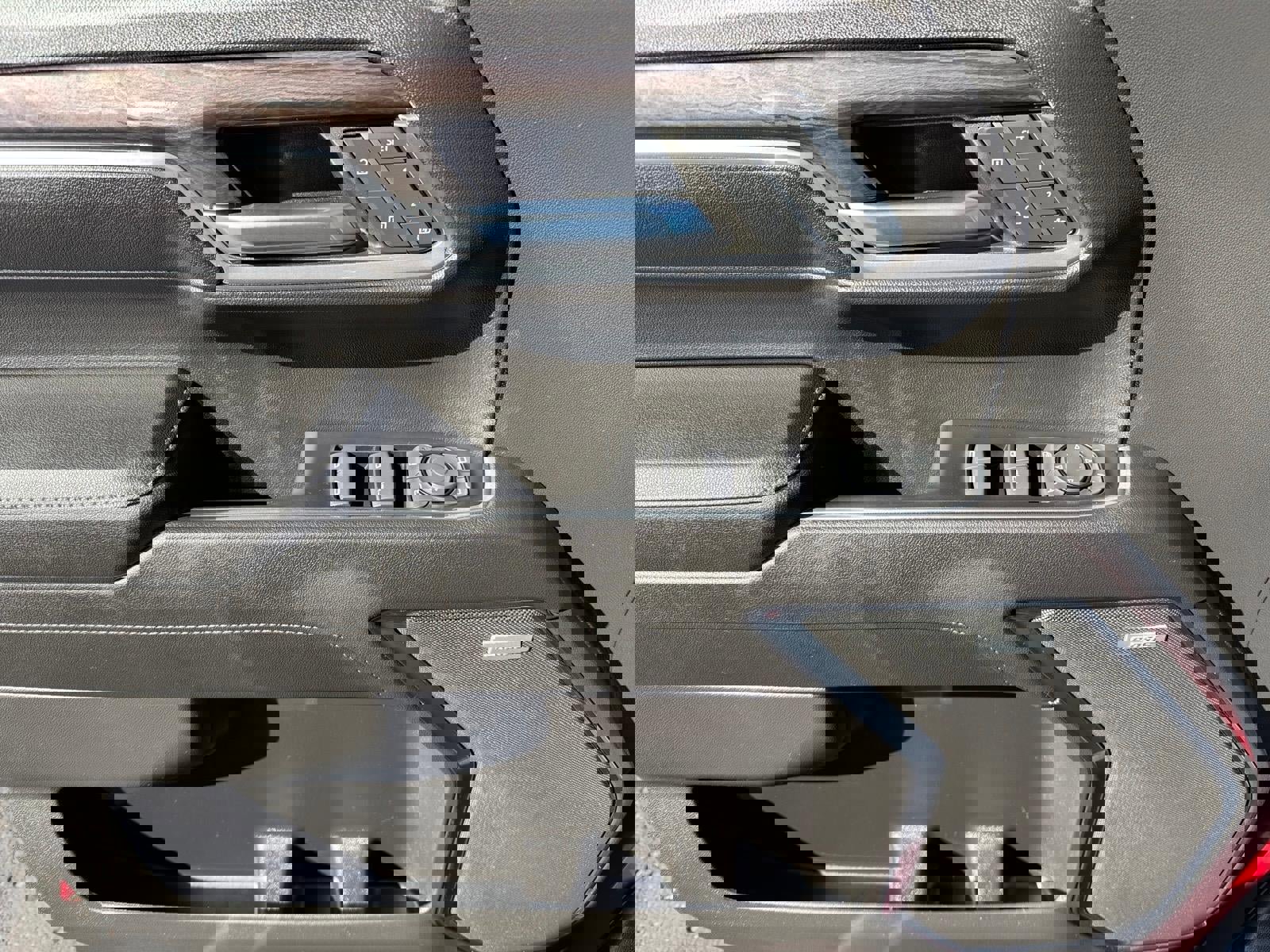 Certified 2023 Chevrolet Silverado 1500 LTZ AWD/4WD image 13