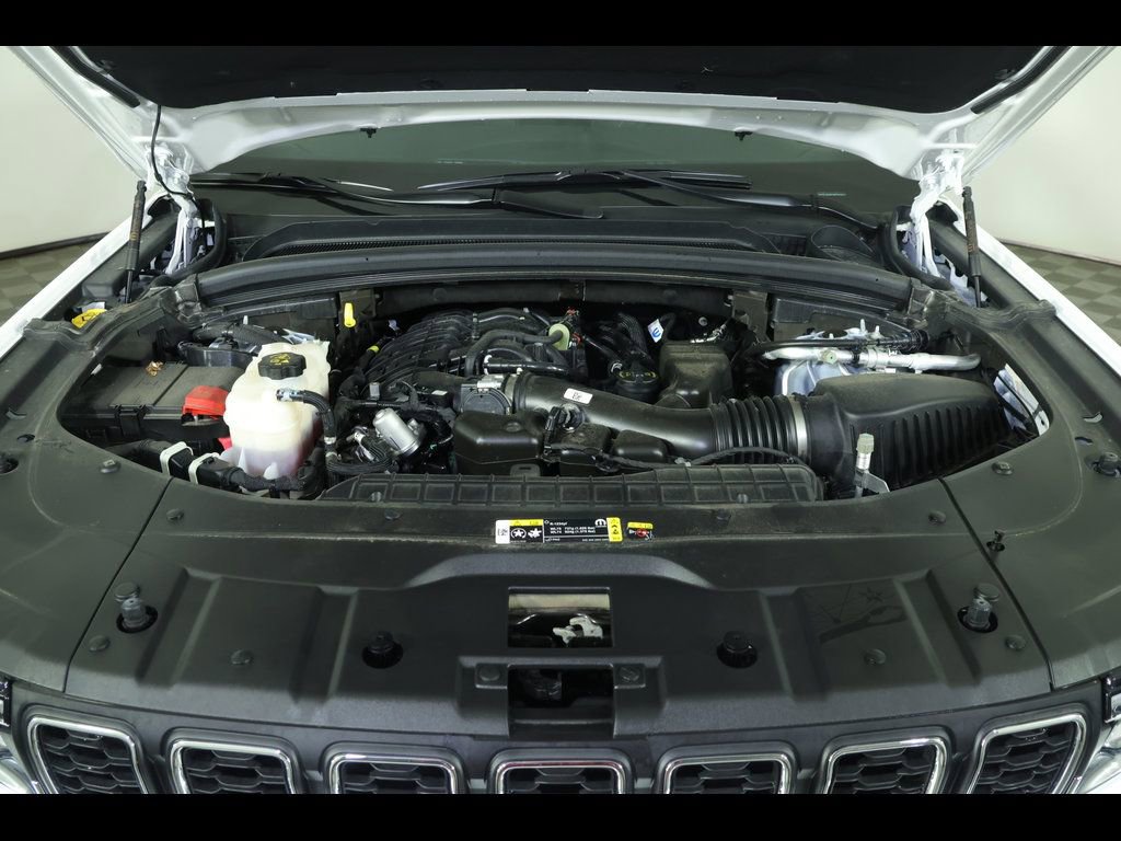 Used 2025 Jeep Grand Cherokee Laredo X w/ Luxury Tech Group I image 21