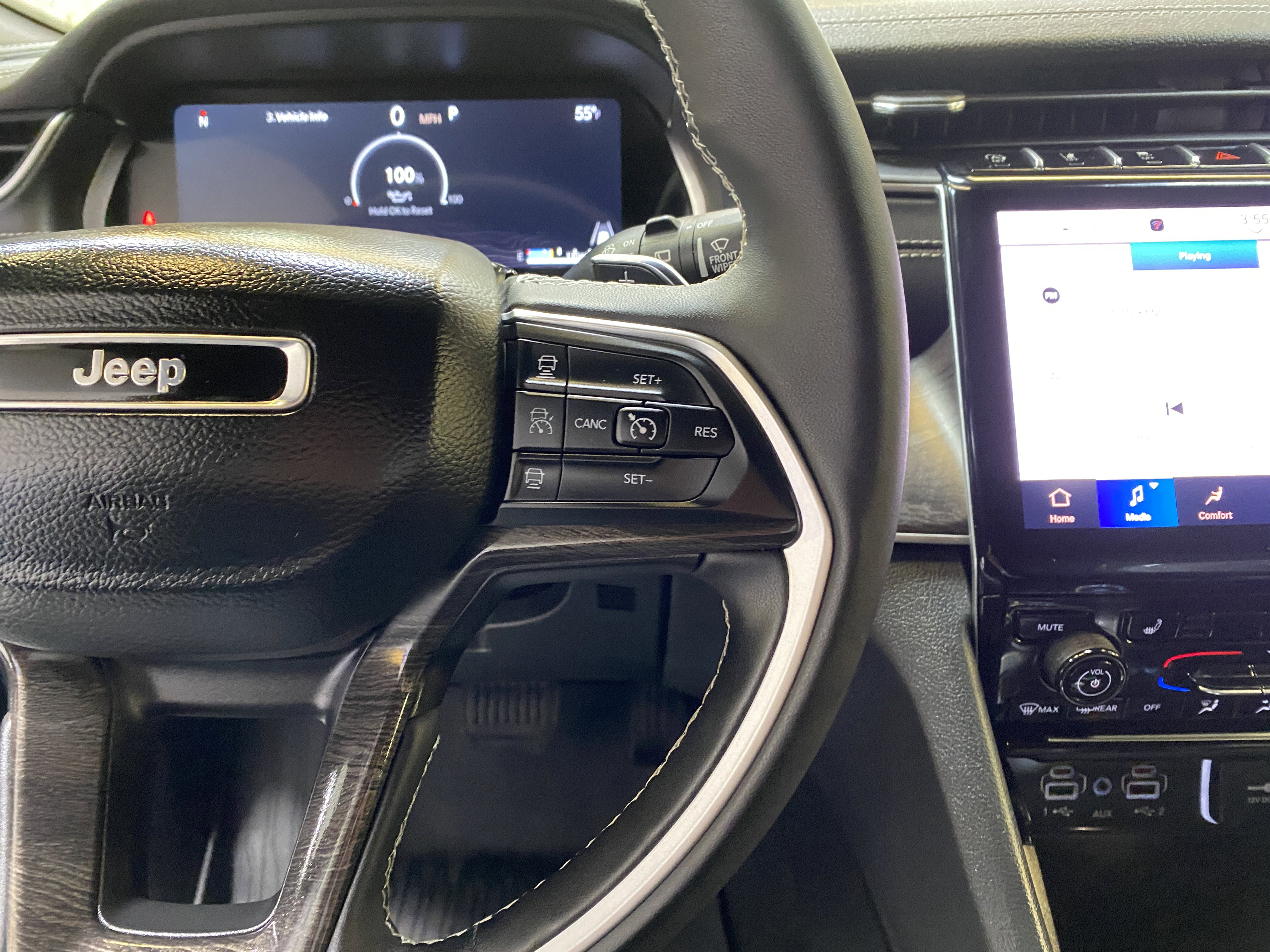 Used 2025 Jeep Grand Cherokee L Limited w/ Black Appearance Package image 35