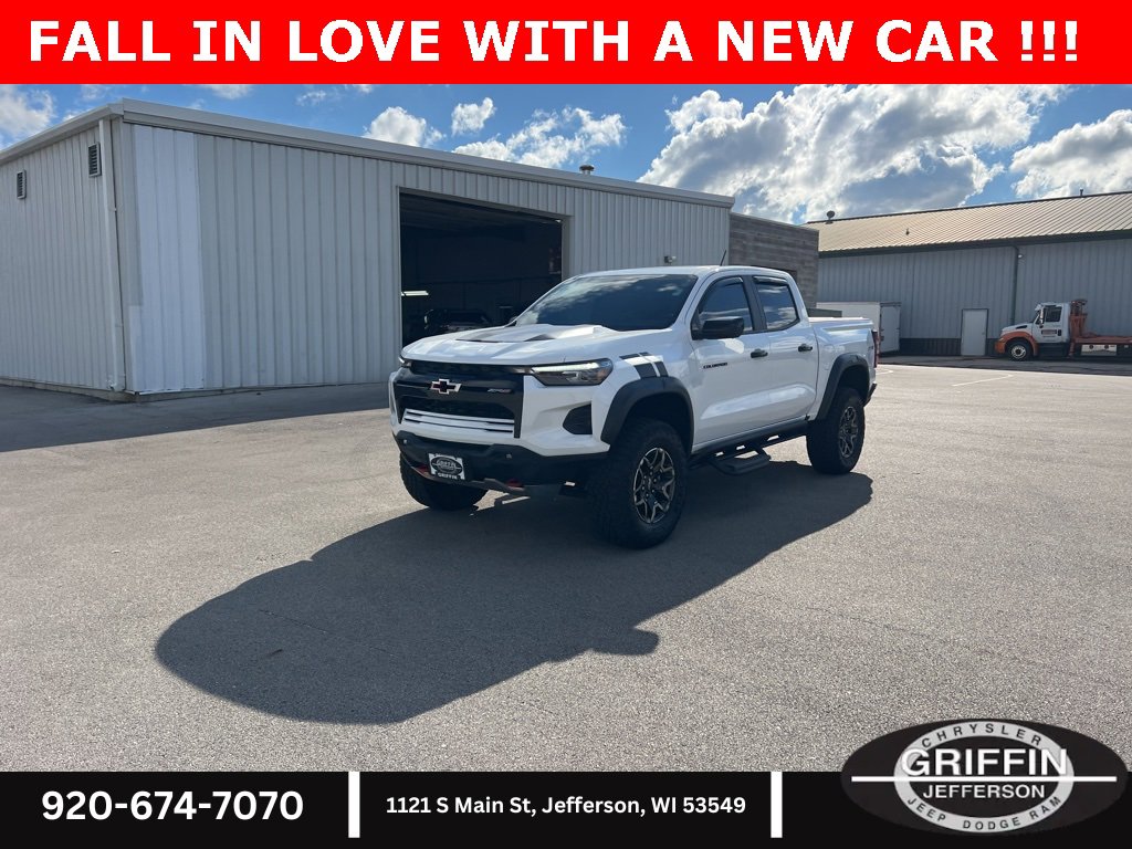 Used 2023 Chevrolet Colorado ZR2 w/ ZR2 Convenience Package III image 3