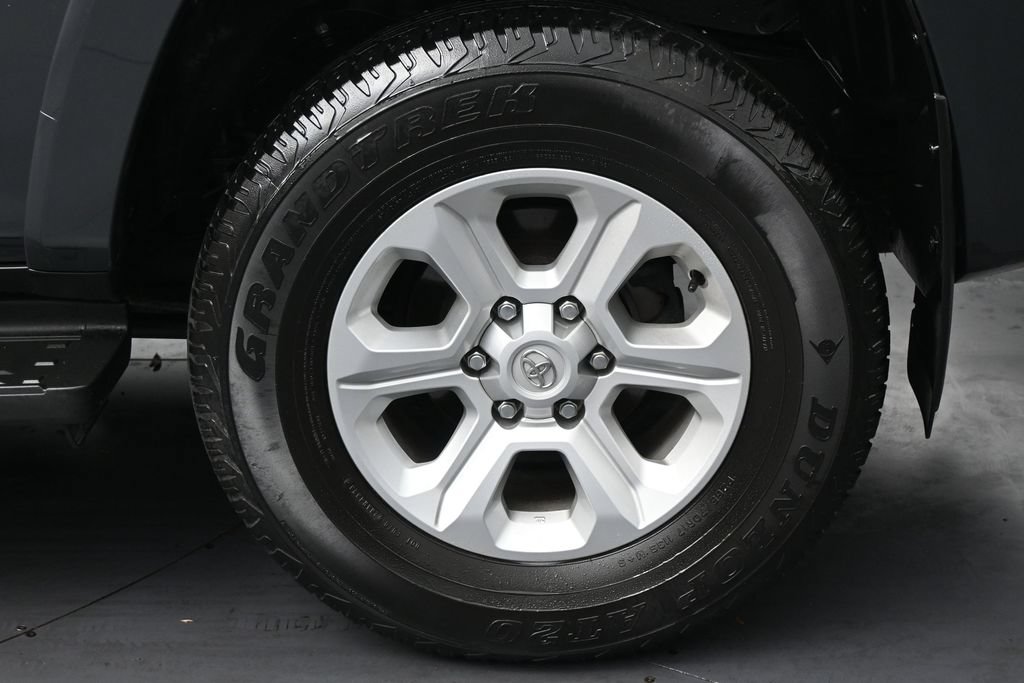 Used 2024 Toyota 4Runner SR5 AWD/4WD image 35