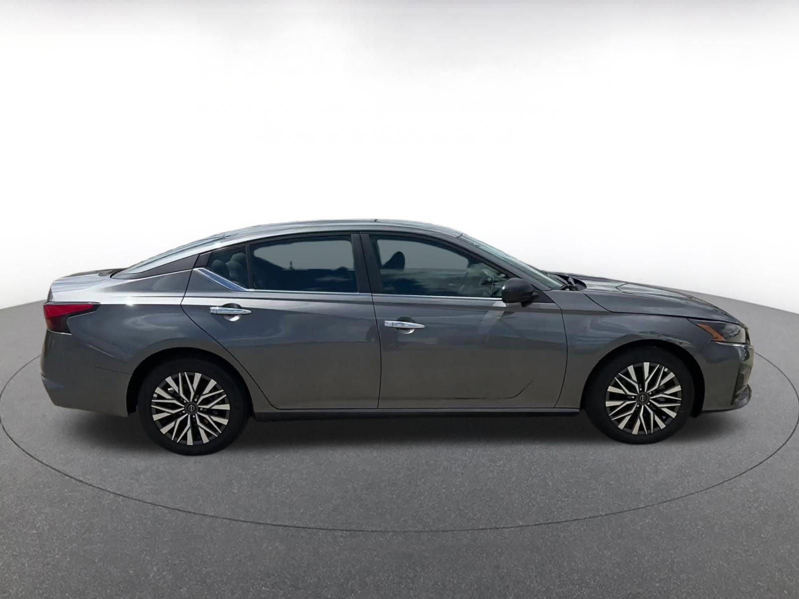 Used 2025 Nissan Altima 2.5 SV FWD image 16