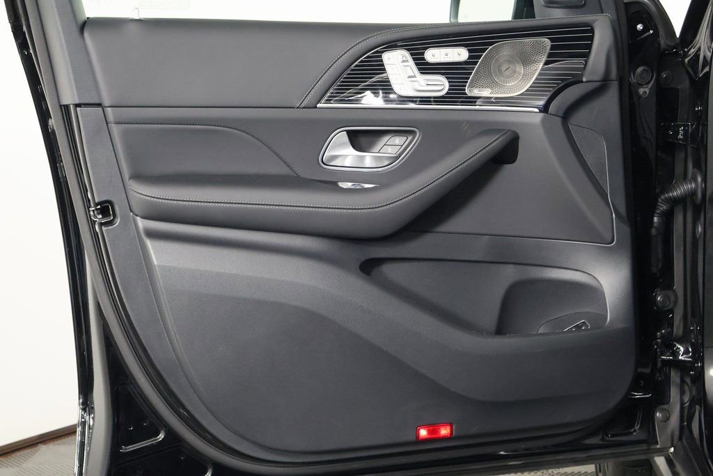 New 2026 Mercedes-Benz GLS 63 AMG 4MATIC image 8