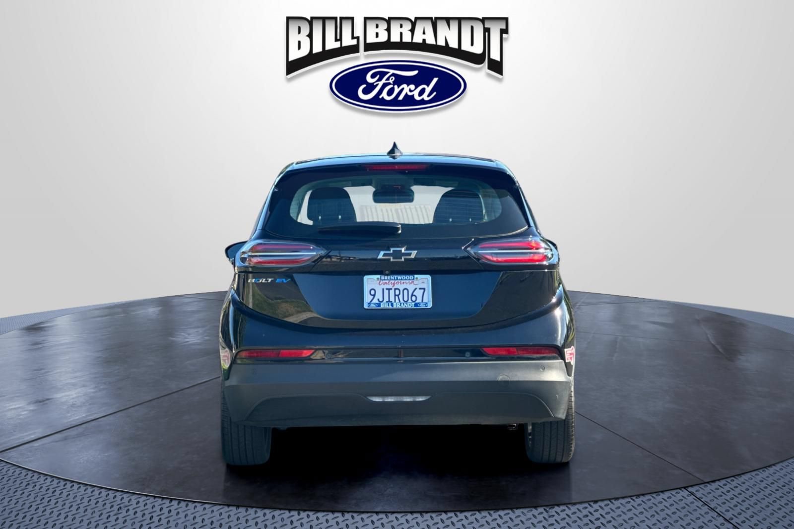 Used 2023 Chevrolet Bolt LT w/ Infotainment Package FWD image 4