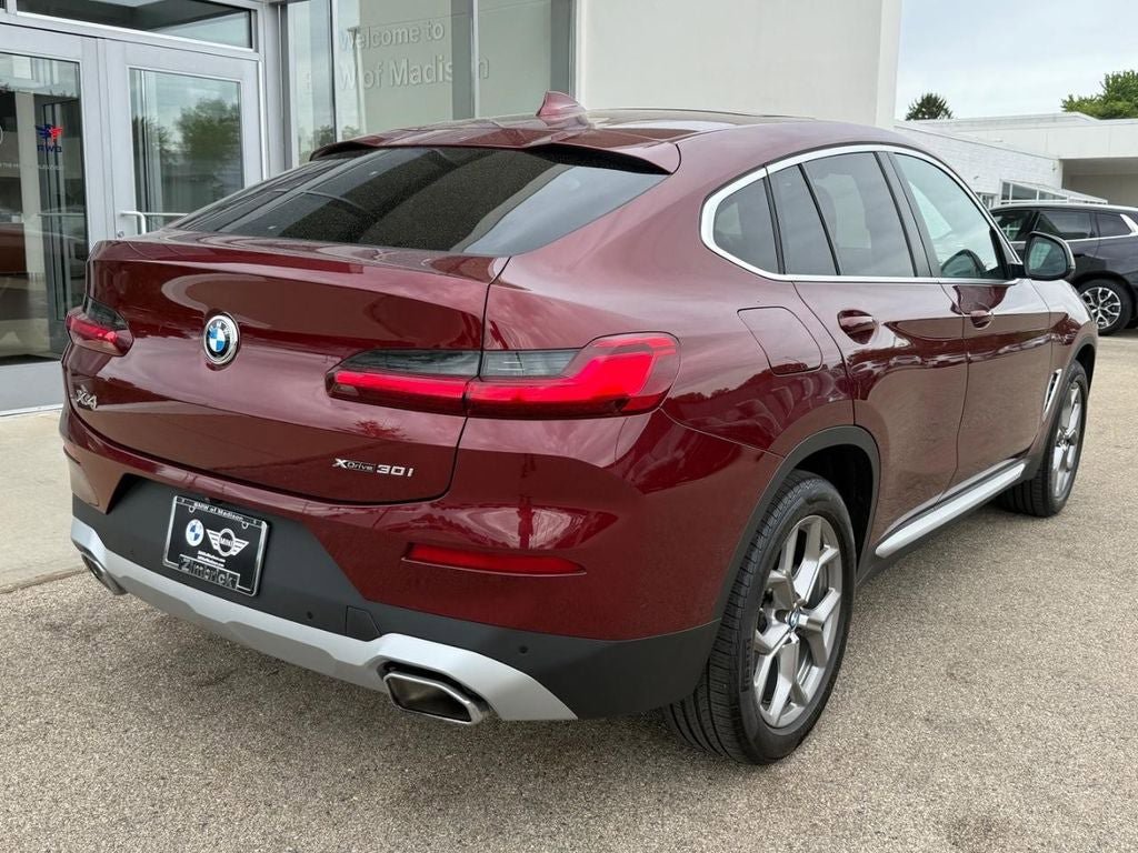 Used 2025 BMW X4 xDrive30i AWD/4WD image 3