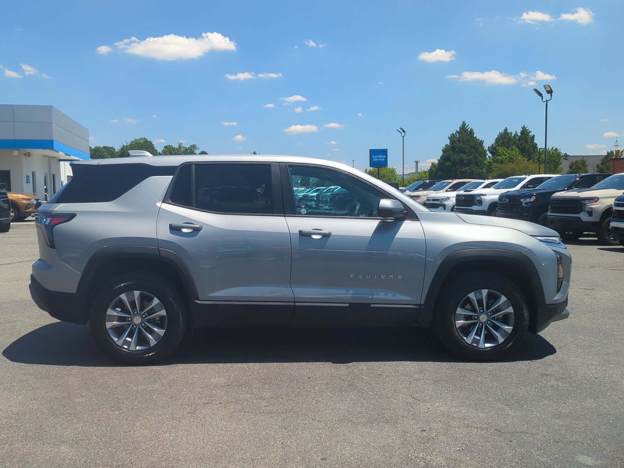 Used 2026 Chevrolet Equinox LT FWD image 6